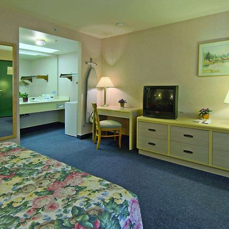 Howard Johnson By Wyndham Norco Luaran gambar