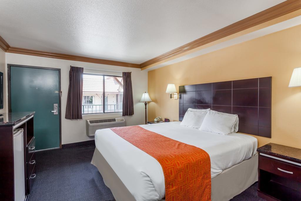 Howard Johnson By Wyndham Norco Luaran gambar
