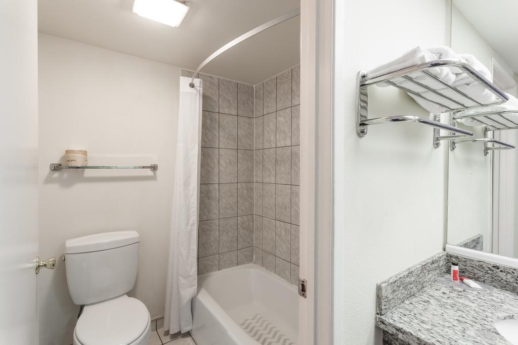 Howard Johnson By Wyndham Norco Luaran gambar